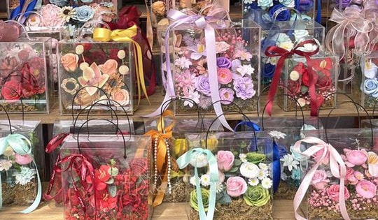 Sôi động thị trường hoa, quà tặng trước lễ 20/10