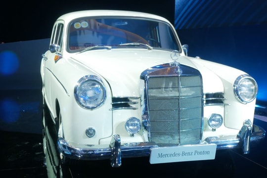 Chiêm ngưỡng 'nữ hoàng xe cổ' Mercedes-Benz 190 Ponton