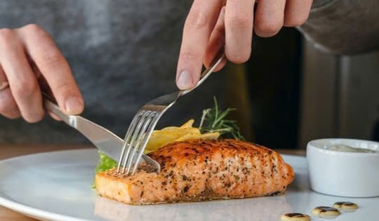 Thời điểm ăn cá hồi tốt nhất để tăng lợi ích của omega-3