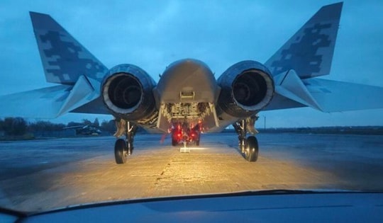 Bức ảnh hiếm hé lộ khoang vũ khí bí ẩn của Su-57 Nga