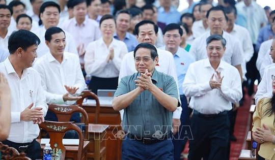 Thủ tướng tiếp xúc cử tri lãnh đạo các xã, phường của thành phố Cần Thơ