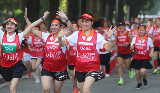 Gần 2.000 người tham gia giải chạy hưởng ứng vì môi trường không khói thuốc