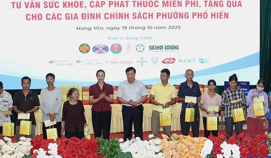 Hơn 1.000 người dân Hưng Yên được khám, tầm soát sức khoẻ, cấp phát thuốc miễn phí