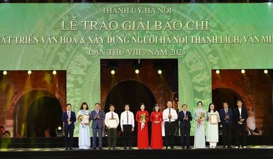 Vinh danh 33 tác phẩm báo chí về phát triển văn hóa, xây dựng người Hà Nội thanh lịch, văn minh
