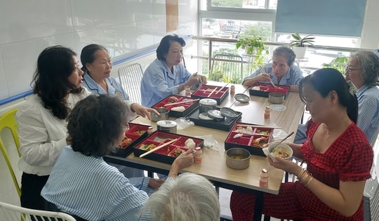 TPHCM triển khai mô hình 'Điều trị nội trú ban ngày' giúp người cao tuổi 'vui hơn ở nhà'