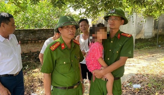 Giải cứu thành công cháu bé 4 tuổi bị bố đẻ đe dọa treo cổ