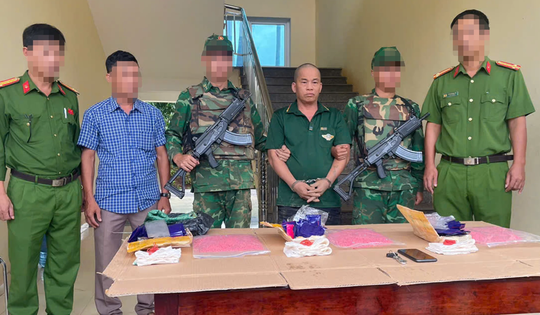 Video: Cận cảnh vây bắt đối tượng vận chuyển 18.000 viên ma túy ở Quảng Trị