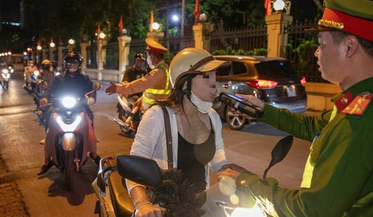 Đi liên hoan 20/10, nhiều nữ tài xế vi phạm nồng độ cồn