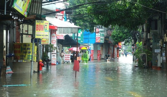 Bão số 12 khiến mưa lớn ở miền Trung kéo dài đến hết tháng 10