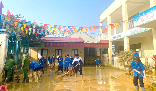Trường học miền Trung sẵn sàng học trực tuyến trước bão số 12