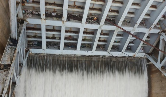 Nhiều hồ chứa ở Hà Tĩnh xả tràn đề phòng mưa lớn