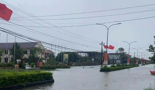 Huế: Hàng nghìn học sinh nghỉ học tránh lũ, tình hình các hồ chứa hiện ra sao?