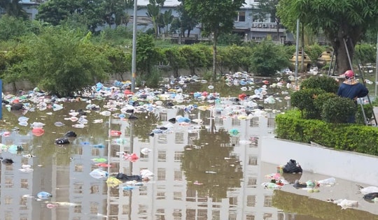 Bão số 12 di chuyển chậm lại do tương tác với không khí lạnh