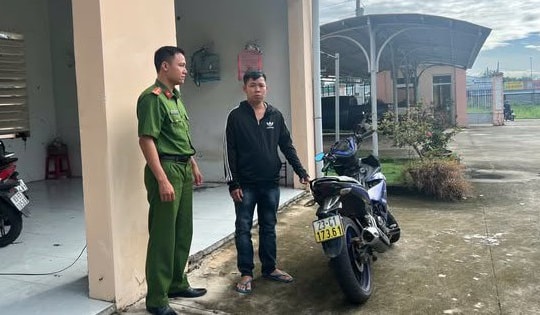 Liều mình trộm xe mô tô do nợ nần chơi game trực tuyến