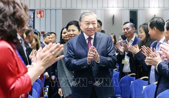 Tổng Bí thư gặp gỡ cán bộ Đại sứ quán Việt Nam và cộng đồng người Việt tại các nước Bắc Âu