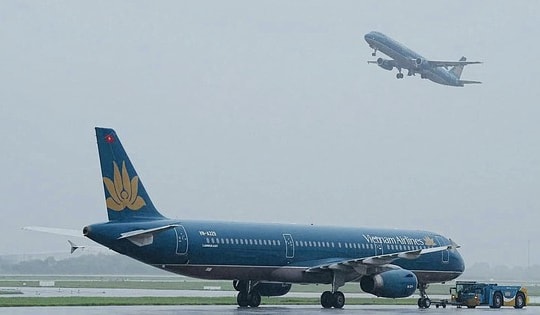 3 sân bay miền Trung chịu tác động trực tiếp của bão số 12, toàn ngành hàng không kích hoạt ứng phó khẩn