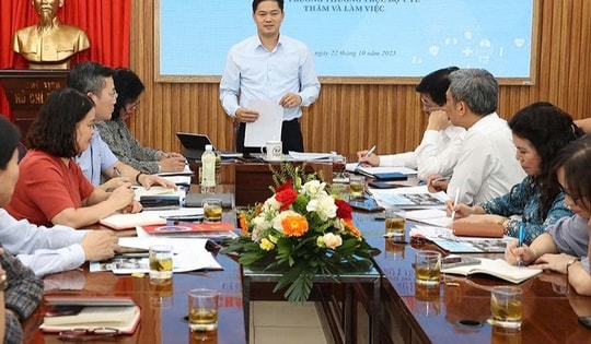 Thứ trưởng Thường trực Vũ Mạnh Hà làm việc với Trung tâm Truyền thông - Giáo dục Sức khỏe TW