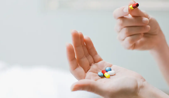 Mất trí nhớ do tự ý dùng thuốc: Cảnh báo nguy cơ từ chính tủ thuốc gia đình