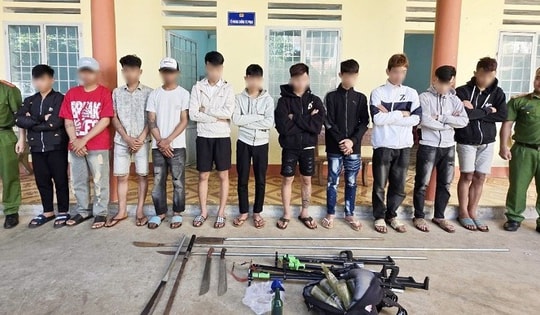 Ngăn chặn 11 thanh thiếu niên mang hung khí để giải quyết mâu thuẫn