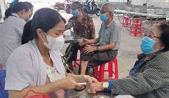 'Làn gió mới' trạm y tế ở TPHCM: Khi bác sĩ mang niềm tin đến với người dân