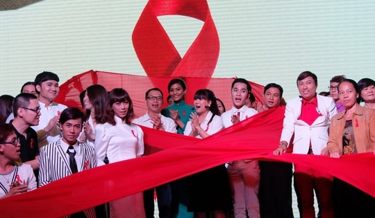 'Giải Báo chí về phòng, chống HIV/AIDS': Lan tỏa sức mạnh nhân văn, quyết tâm chấm dứt Đại dịch vào năm 2030