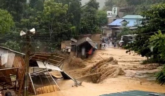 Mưa lớn dồn dập từ Hà Tĩnh đến Đà Nẵng, nhiều khu vực có nguy cơ lũ quét và sạt lở đất