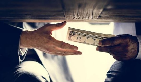 Đưa hối lộ có thể sẽ bị phạt tù tới 20 năm