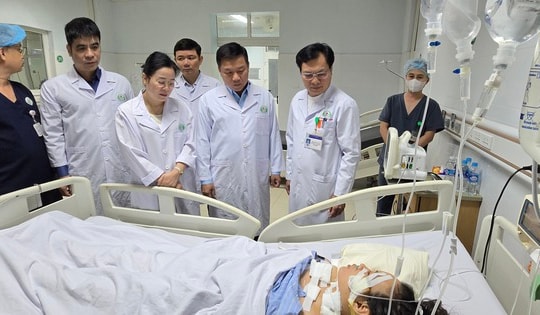 Phó Chủ tịch UBND tỉnh Nghệ An thăm hỏi các nạn nhân sau vụ tấn công tại Bệnh viện Sản Nhi