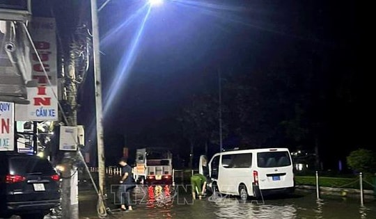 Hai trẻ em bị điện giật tử vong khi triều cường lên cao