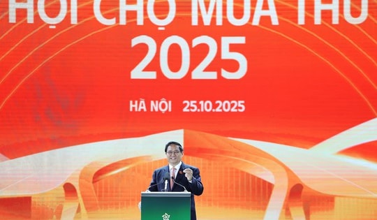 Thủ tướng Phạm Minh Chính dự tổng duyệt chương trình khai mạc Hội chợ Mùa Thu 2025