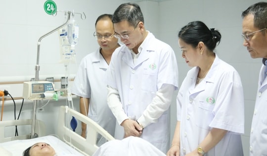 'Hãy để thầy thuốc được cứu người trong môi trường an toàn'