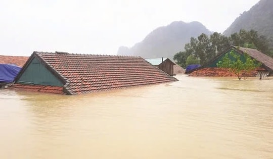Miền Trung 'thoát' đợt mưa cực lớn nhờ yếu tố bất ngờ