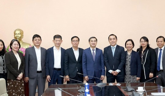 Thứ trưởng Bộ Y tế Trần Văn Thuấn tiếp, làm việc với Tập đoàn Abbott Hoa Kỳ