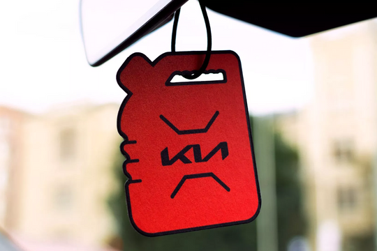 KIA 'chơi chiêu' lạ, tung sản phẩm nước hoa mùi xăng cho người đi xe điện