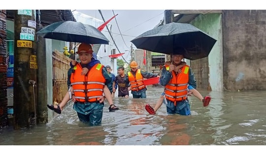 Cảnh báo lũ dâng cao trên các sông ở Đà Nẵng và Huế