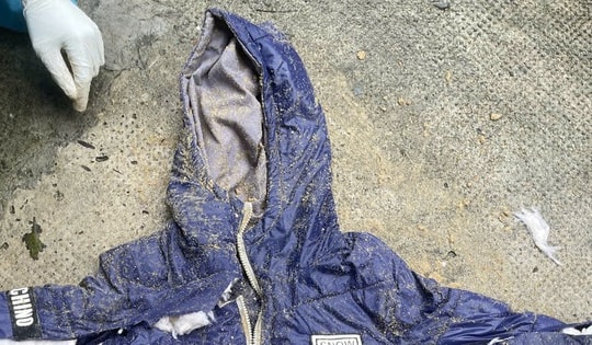 Truy tìm tung tích thi thể nữ giới, mặc áo khoác trôi dạt vào bờ biển