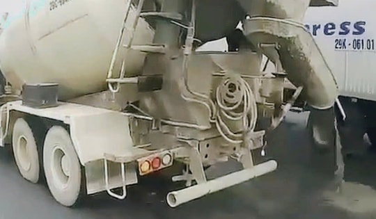 Xe bồn làm đổ bê tông tươi xuống đường Hà Nội, tài xế bị tạm giữ bằng lái