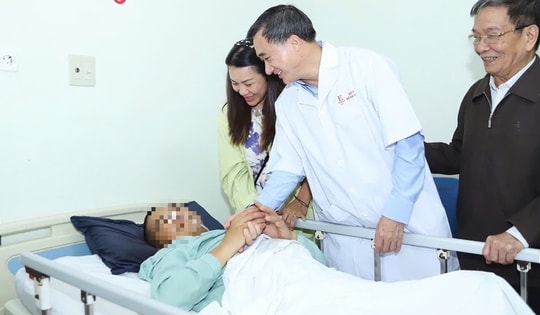 Từ phút sinh tử đến ngày trở về bên gia đình: Câu chuyện ấm lòng về tình người và sự tận tâm của thầy thuốc