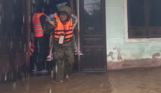 Mưa lũ vượt mốc lịch sử, Thủ tướng chỉ đạo ứng phó khẩn cấp tại Trung Bộ