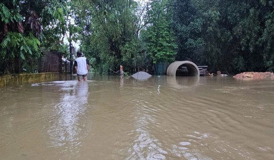 Khẩn trương ứng phó với lũ lịch sử ở Huế và Đà Nẵng