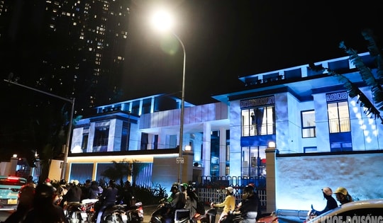 Nhà hoang giữa phố 'lột xác' ngoạn mục