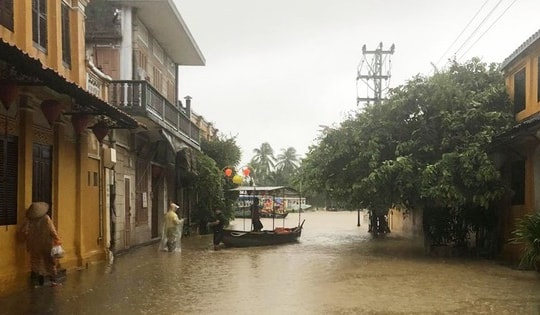 Diễn biến mới nhất về tình hình mưa lũ ở miền Trung