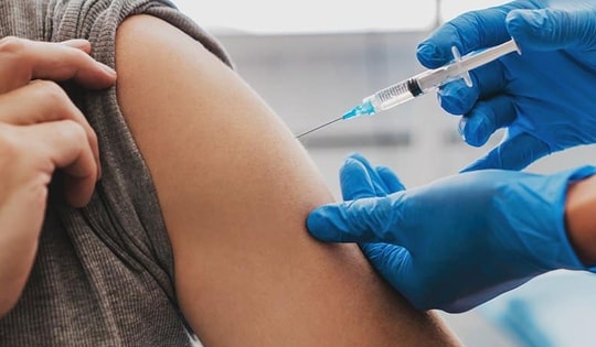 Vì sao tiêm vaccine cúm lại đặc biệt quan trọng trong mùa đông?