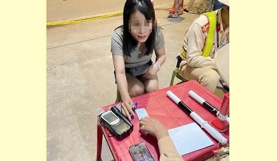 Người phụ nữ 'cố thủ' trong nhà khi bị kiểm tra nồng độ cồn ở Thái Nguyên