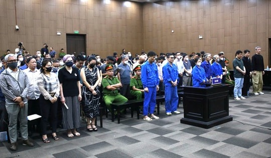 Cựu Phó chủ tịch tỉnh Phú Thọ vắng mặt tại phiên xử vụ đánh bạc sáng nay