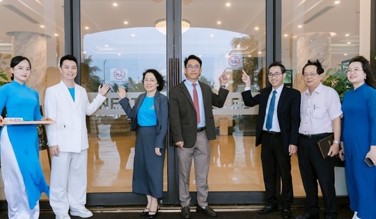 'Bỏ đi mỗi điếu thuốc là thêm một hơi thở trong lành cho chính bản thân và những người thân yêu'