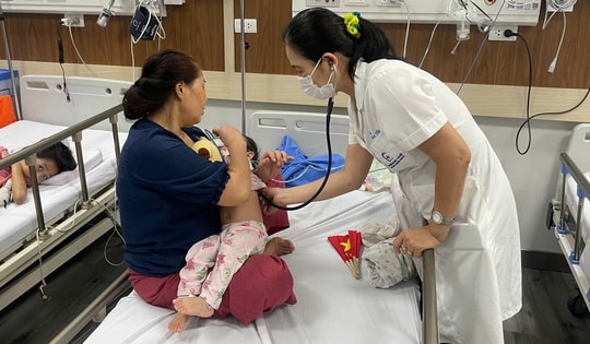 Giao mùa, trẻ mắc bệnh về hô hấp tăng, nhiều ca biến chứng nặng, chuyên gia khuyến cáo gì?