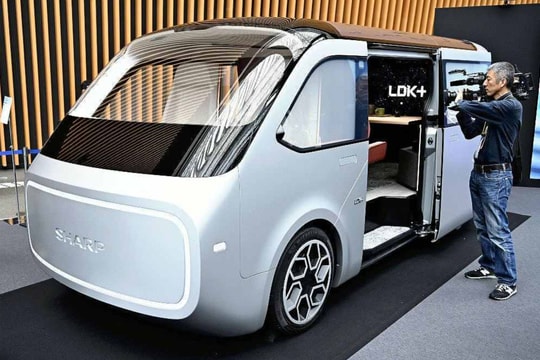 Sharp chuẩn bị tung ra mẫu xe điện ý tưởng có phòng chiếu phim