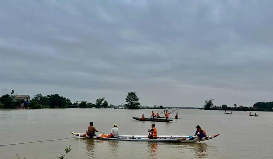 Hai thanh niên bị nước cuốn, một người mất tích