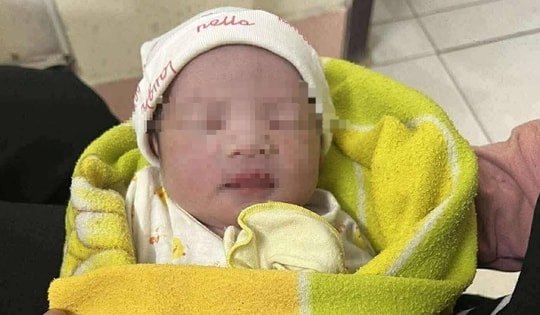 Phát hiện cháu bé còn nguyên dây rốn trong căn nhà hoang